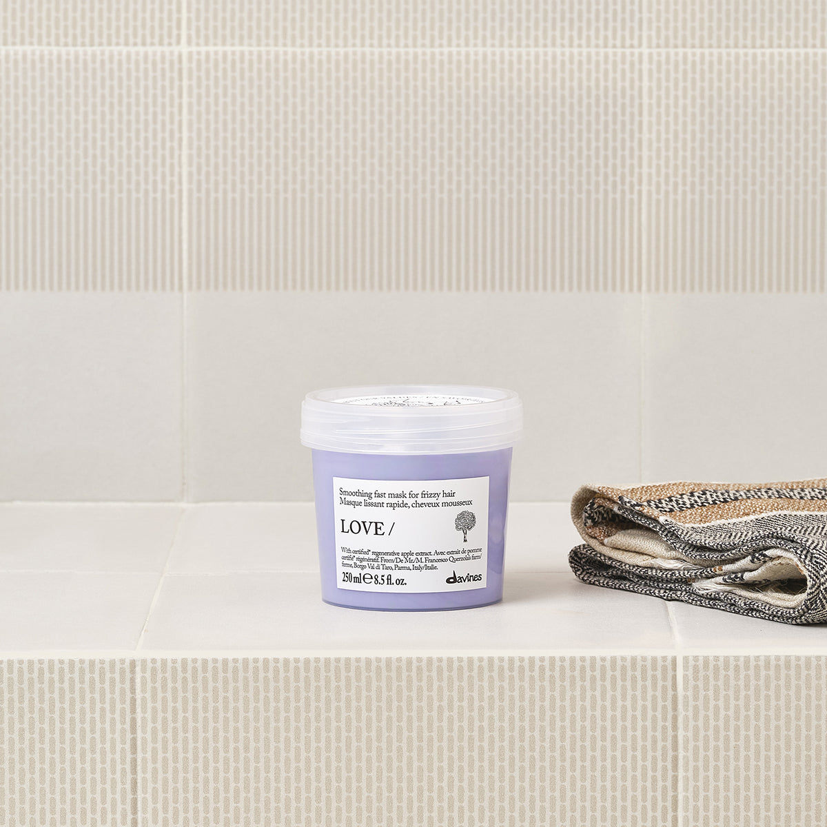Davines ES International LOVE SMOOTHING Mask - Mascarilla anti-frizz rápida para controlar el encrespamiento