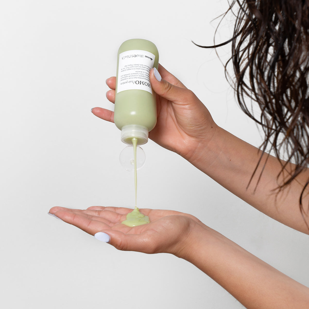 Translation missing: es.products.general.vendor: ESSENTIAL HAIRCARE MOMO Hair Potion Crema hidratante universal para cabello seco o deshidratado-100x.jpg?v=1764595799
