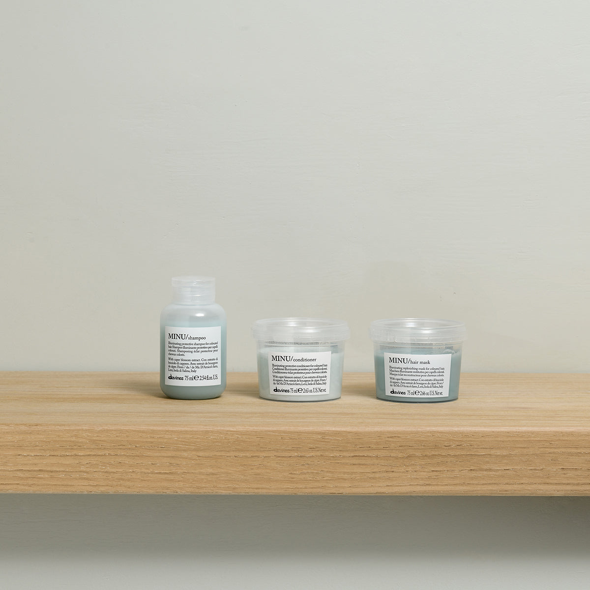 Translation missing: es.products.general.vendor: ESSENTIAL HAIRCARE MINU Shampoo Champú iluminador y protector para cabello teñido-100x.jpg?v=1764343072
