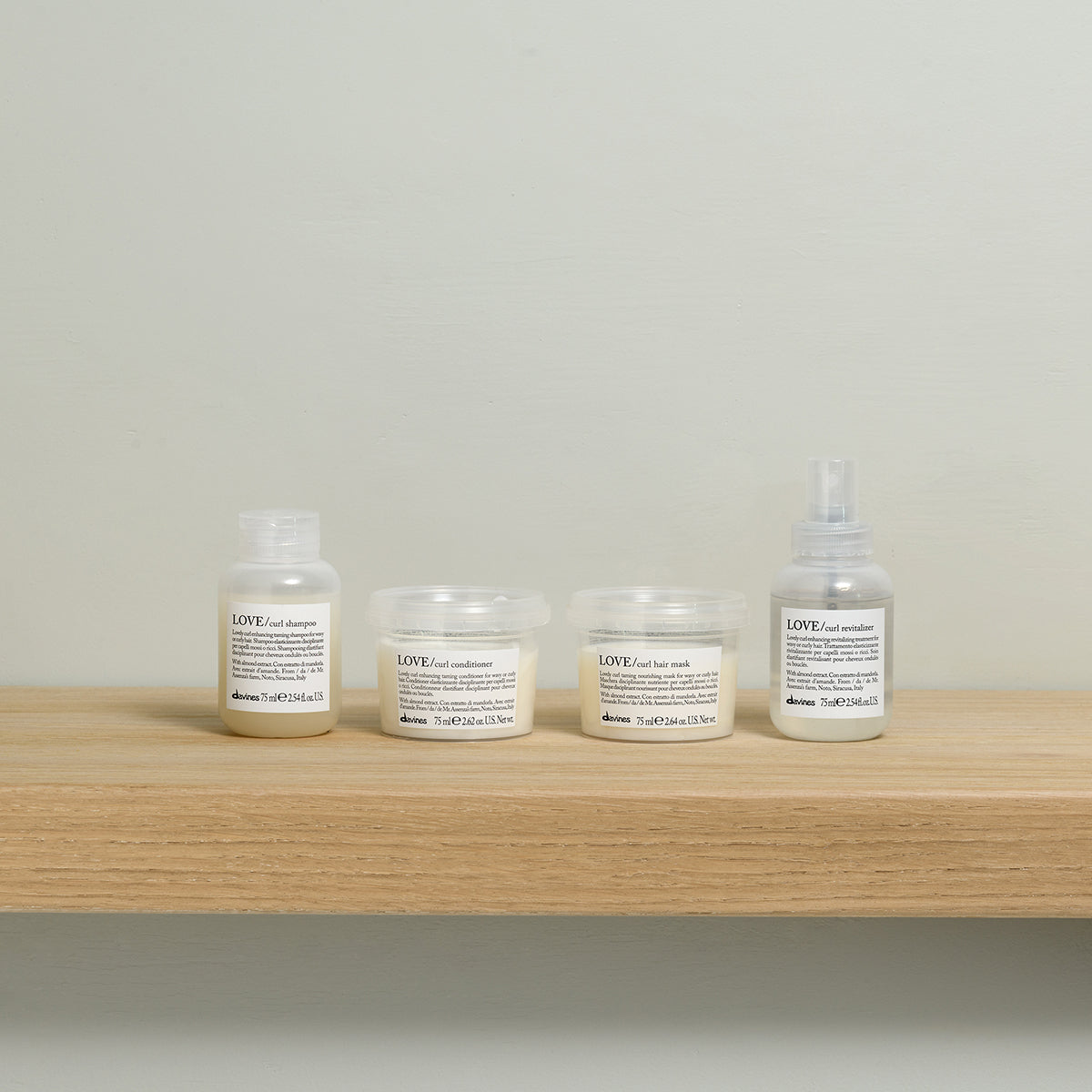 Translation missing: es.products.general.vendor: ESSENTIAL HAIRCARE LOVE CURL Shampoo Champú potenciador y disciplinante de rizos para cabello rizado u ondulado-100x.jpg?v=1764343071
