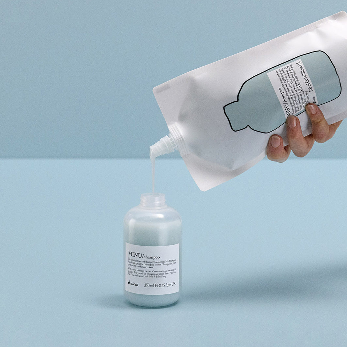 Translation missing: es.products.general.vendor: ESSENTIAL HAIRCARE MINU Shampoo Champú iluminador y protector para cabello teñido-100x.jpg?v=1764343072
